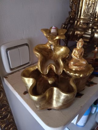 Figura Buda Dorado Humo Cascada Mágico.