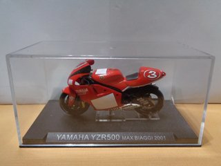 YAMAHA YZR500 – MAX BIAGGI 2001  ( 1/24 )