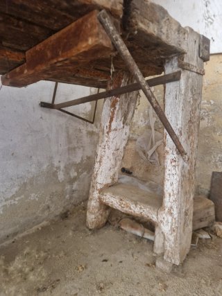 Banco de trabajo antiguo para restaurar