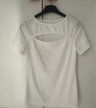 Maglia bianca con scollo