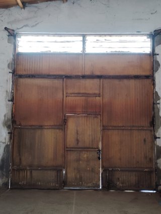Puerta de garaje seccional plegable