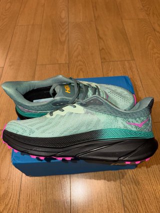 Zapatillas Hoka Running Verde y Rosa