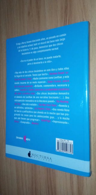 Dos chicos besándose - David Levithan