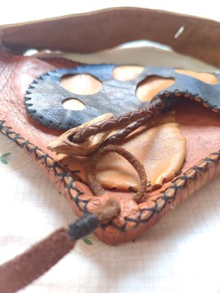 Bolso de cuero artesanal