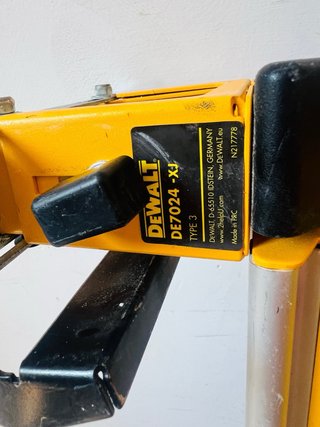 Cavalletto DeWalt per troncatrice