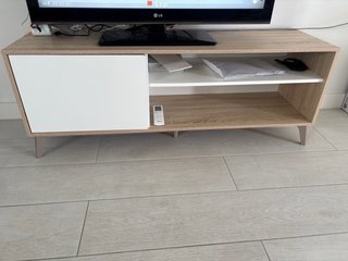 Mueble TV moderno madera y blanco