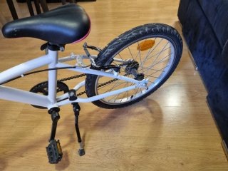 Bicicleta infantil Btwin blanca y rosa