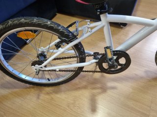 Bicicleta infantil Btwin blanca y rosa