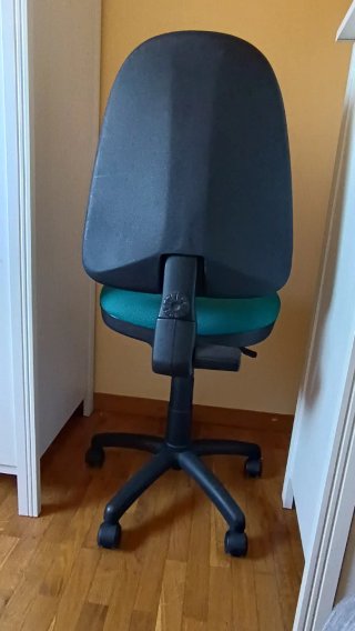 Silla giratoria de oficina verde