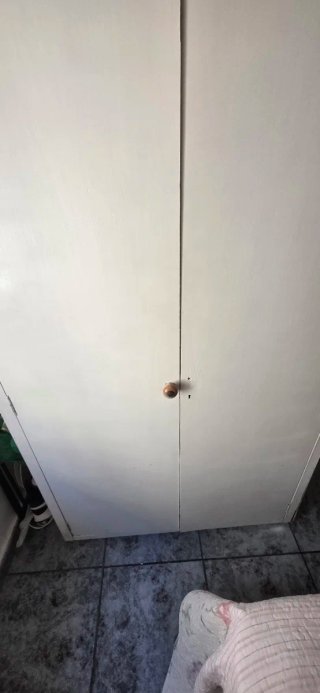 Regalo Armario blanco y madera de buena calidad.