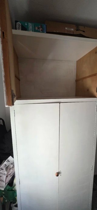 Regalo Armario blanco y madera de buena calidad.