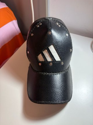 Gorra Cuero Artesanal Adidas Negra
