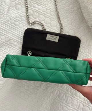 Bolso verde acolchado Stradivarius