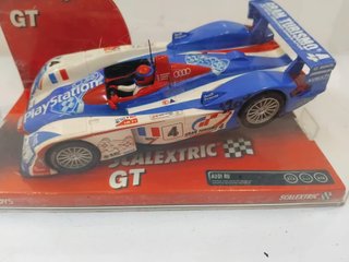 Coche de slot Audi R8 con decoración oficial de Pl