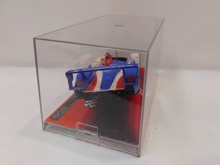 Coche de slot Audi R8 con decoración oficial de Pl