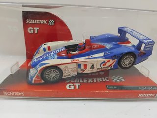 Coche de slot Audi R8 con decoración oficial de Pl