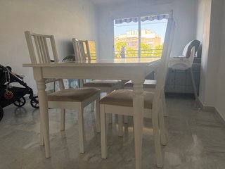 Mesa comedor extensible y juego 4 sillas