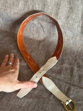 Cintura bianca con fibbia dorata pelle vintage