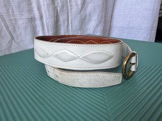 Cintura bianca con fibbia dorata pelle vintage