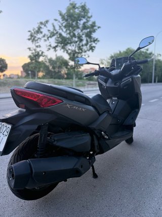 Yamaha XMAX 400 Scooter