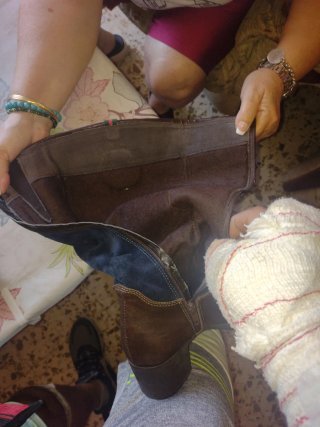 Botas altas de ante azul y piel marrón