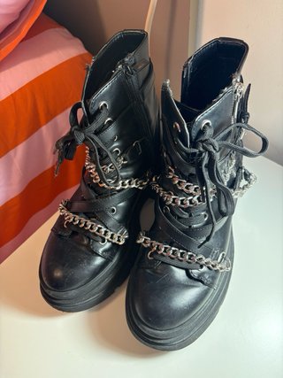 Botines Bershka Punk/Gótico con Cadena