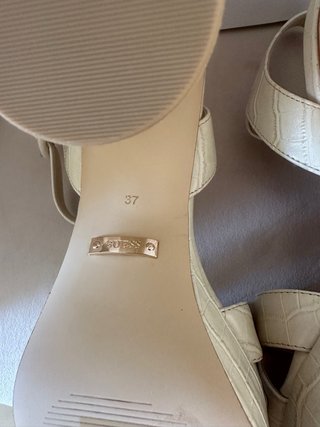 Sandalias Guess Beige Tacón Plataforma