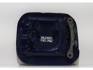 TAPA EXTERIOR COMBUSTIBLE 3ZZFE 63220