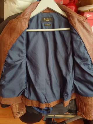 Chaqueta de piel Stradivarius marrón