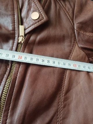Chaqueta de piel Stradivarius marrón