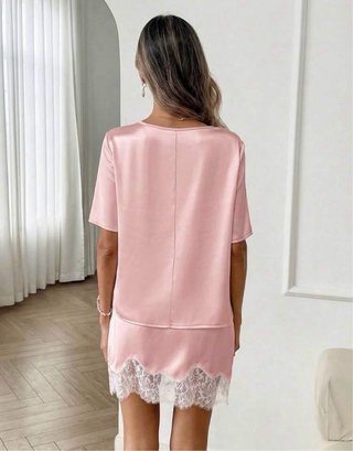 Conjunto satén rosa blusa y falda encaje