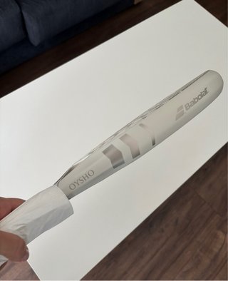 Pala de pádel Oysho x Babolat blanca
