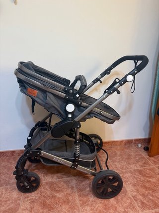 Carro bebé 2 en 1: Capazo y silla. 3meses de uso.