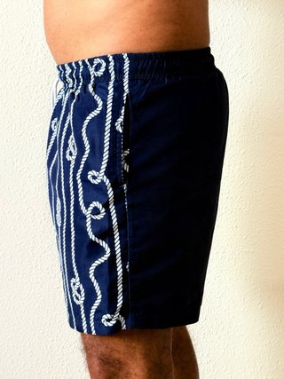 Bañadores azules con estampado de cuerdas
