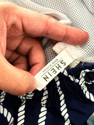 Bañadores azules con estampado de cuerdas