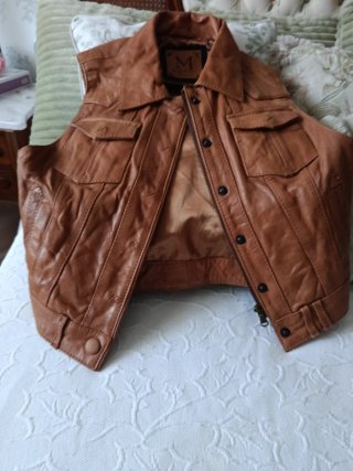 Chaleco de piel color camel