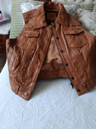 Chaleco de piel color camel