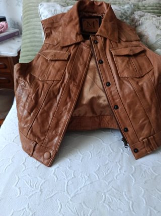 Chaleco de piel color camel