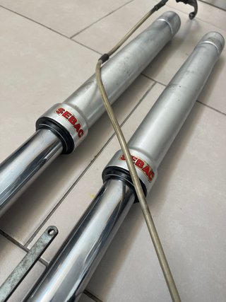 Horquillas invertidas con Pinza y Bomba