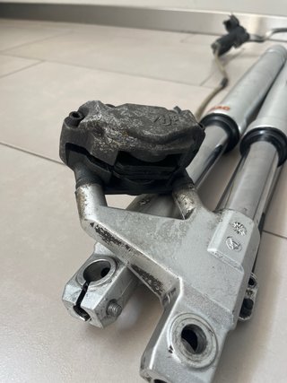 Horquillas invertidas con Pinza y Bomba