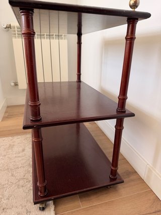 Mesa auxiliar con ruedas