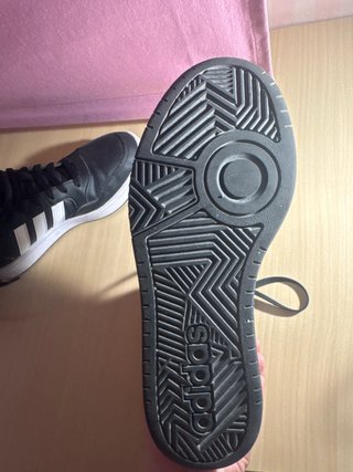 Deportivas Adidas Altas Negras y Blancas
