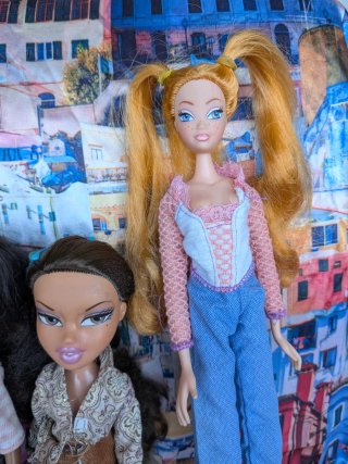 1 Bratz + 2 regali