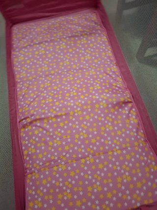 Cuna de viaje rosa con dibujos