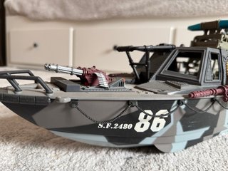 Barco militar de juguete