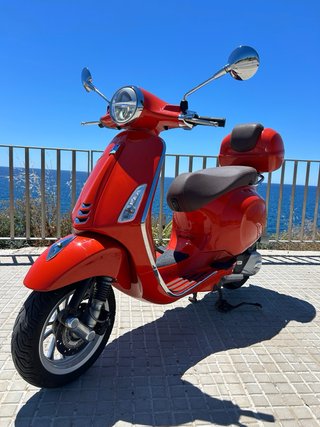 Vespa Primavera 125 • Muy cuidada • Baúl original