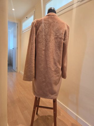 Abrigo Mango suit pelo rosa palo