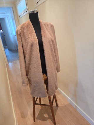 Abrigo Mango suit pelo rosa palo