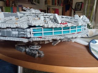 LEGO 75192 UCS Millennium Falcon (2ª Ed.)