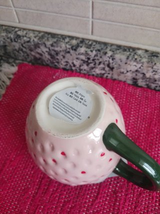 Taza cerámica fresa pintada a mano